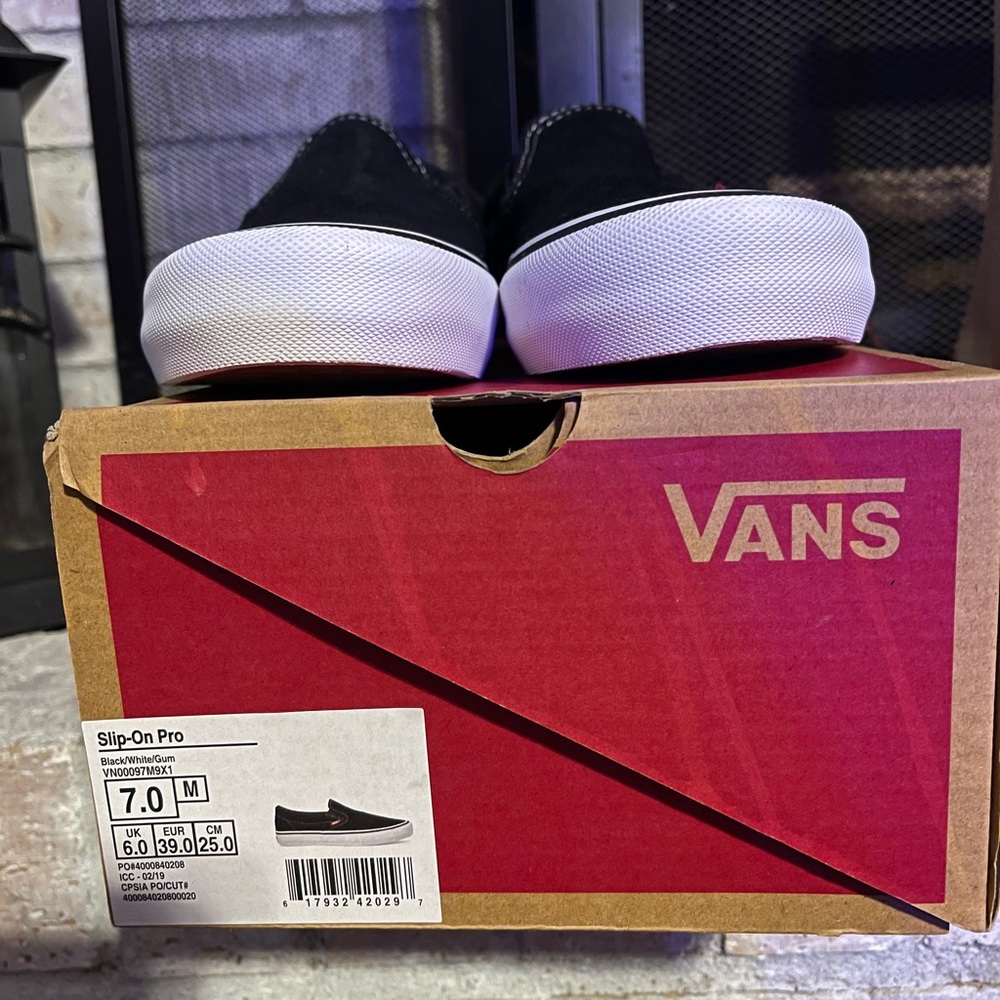 NIB VANS  MENS SZ 7